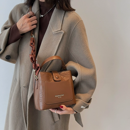 Небольшая дизайнерская сумка через плечо, вместительная и большая универсальная сумка на одно плечо, коллекция 2023, премиум класс