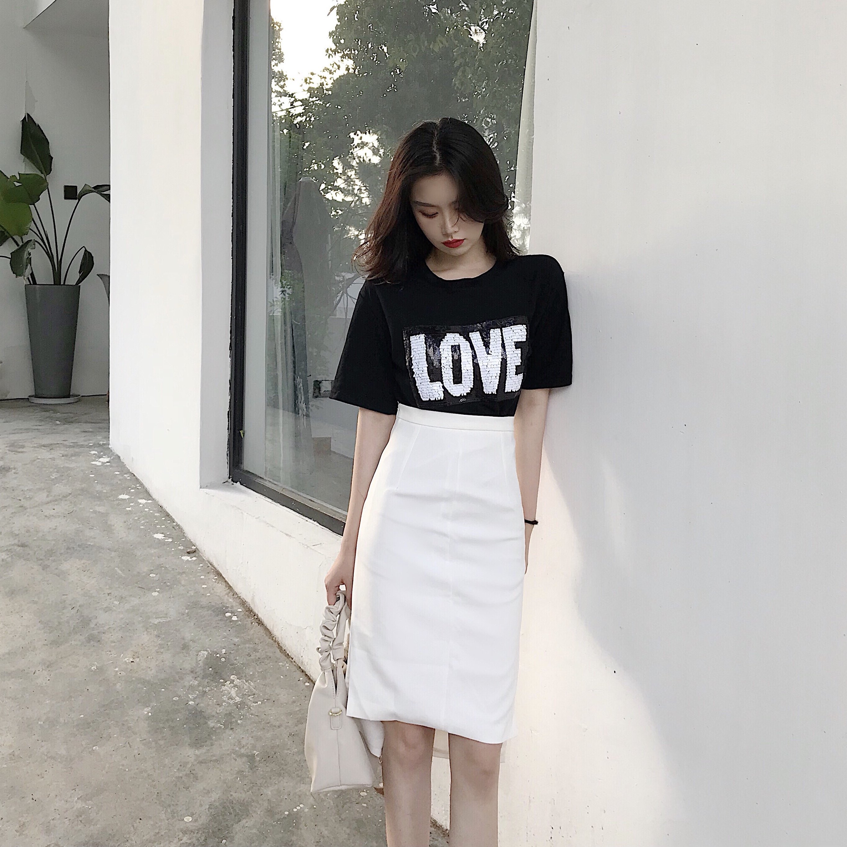 Dora Chaoren Hội Trường Hồng Kông hương vị retro chic Joker hạt ngắn tay T-Shirt nữ + cao eo bag hip váy phù hợp với