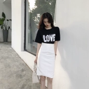 Dora Chaoren Hội Trường Hồng Kông hương vị retro chic Joker hạt ngắn tay T-Shirt nữ + cao eo bag hip váy phù hợp với