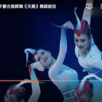 Красная шляпа+белое перо