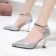 Giày phù dâu mùa xuân sequin cao gót nữ stiletto nhọn mới mã nhỏ khóa với dép mèo với giày rỗng sandal bitis nữ Sandal