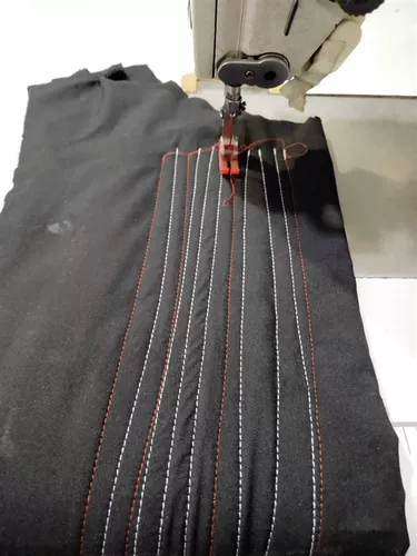 Промышленник с плоским автомобилем использует второй компьютерный швейный станок в стандартном внутреннем импортном швейном машине Jiejie