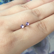 Серьги 葡萄硬糖 3毫米天然紫水晶 s925纯银镀白金 耳钉 耳骨钉