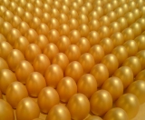 Подарки из золотистых яиц Различные модели вкуса золотистого яйца наклонны