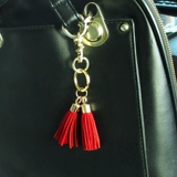 Красный брелок с кисточками, сумка, упаковка, золотая подвеска, аксессуар