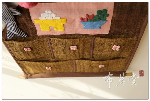 Птица вне окна кролика за окном окна, тканевая стена ручной ткани -заглушка для мультяшной стены висит мультфильм